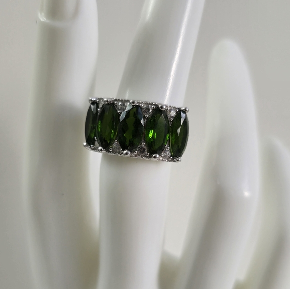 Jewelry - Sterling Silver 925 Striking Five Stone Ring